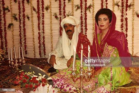 benazir bhutto wedding photos et images de collection getty images