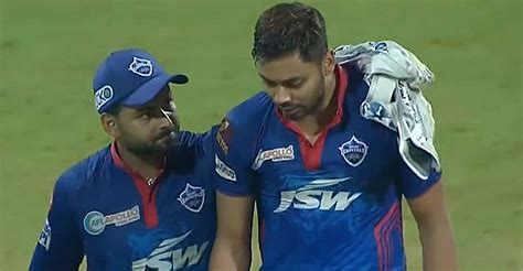 Check out below for avesh khan wiki, biography, age, matches, wickets, images and other details 3 ഓവർ, ബൗണ്ടറി പോലുമില്ലാതെ വഴങ്ങിയത് 14 റൺസ്; പന്ത് ...