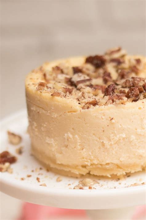 Make this keto cheesecake with no effort! Keto butter pecan cheesecake | Recipe in 2019 | Keto ...