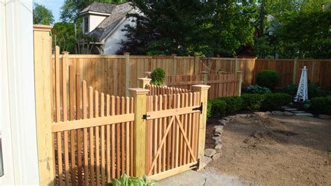 Building a wire fence for dogs is a straight forward process and doesn't require any hard to find tools. Cheap Fence Ideas For Dogs In DIY Reusable And Portable ...