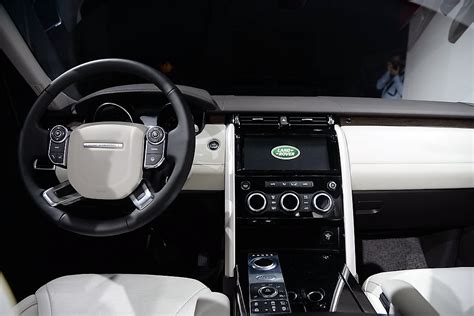 2017 Land Rover Discovery Interior Dashboard