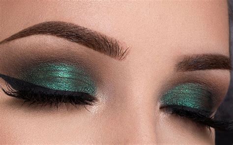 The Best Eyeshadow Looks For Blue Eyes Guide