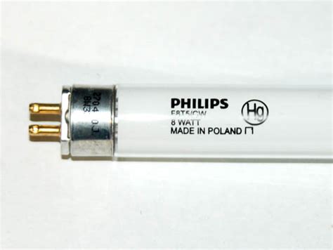 Philips 8 Watt 12 Inch T5 Daylight Fluorescent Bulb F8t5d
