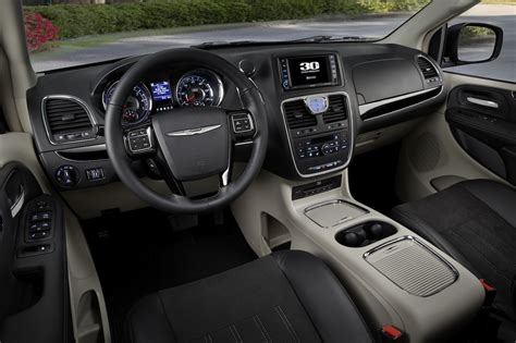 Review 2014 Chrysler Town And Country Limited Celebrating 30 Years Of