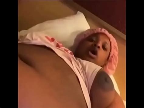 Lovely Peaches Shows Tits And Pussy On Live Stream XVIDEOS
