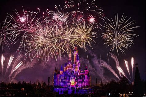 Shanghai Disneyland Reveals Fifth Anniversary Logo During New Years