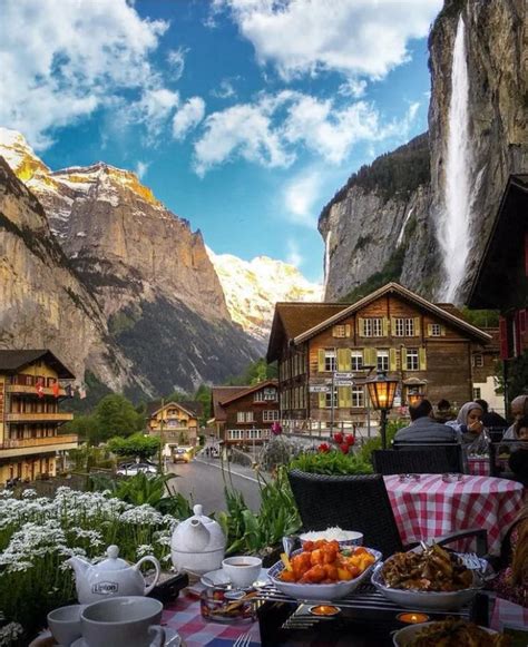 Lauterbrunnen El Pueblo Suizo Bañado Por Una Catarata