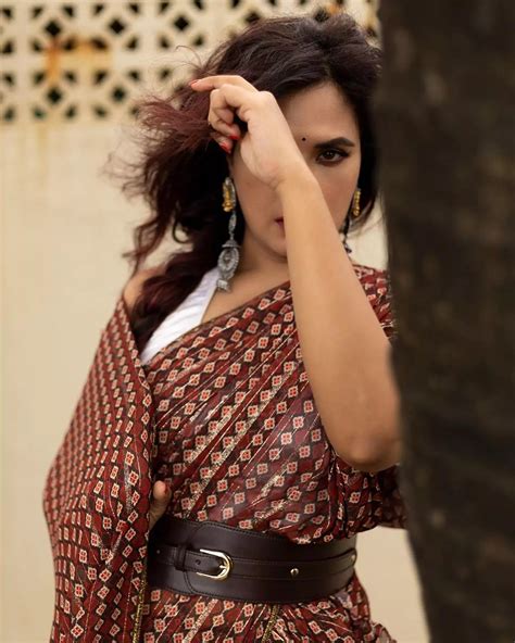 Viral Richa Chadha Unseen Saree Pictures