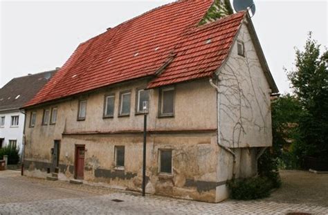 Auch walter empfiehlt, sich nicht unter druck setzen zu lassen: In Beuren: Wohnhaus in bester Ortskernlage zu verschenken ...