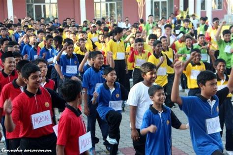Setiap kelas diwakili oleh 11 orang pelajar. Pertandingan Kebersihan dan Keceriaan Kelas Bermula ...