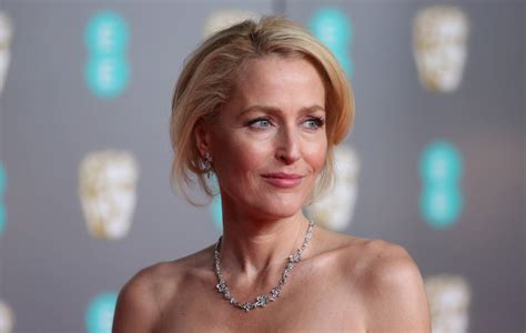 Gillian Anderson Celebrates Emmys Win With Sex Education Themed Cake