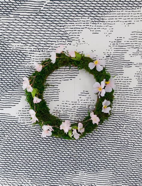 Try A Beautiful Diy Moss Wreath For Spring Up To Date Interiors In