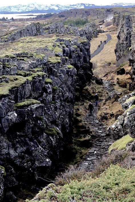 The Gap Between Continents Mid Atlantic Ridge In Iceland Flickr