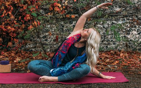 Regardless of how long we have practiced, what series we have completed or what level of flexibility we attain, we the afternoon sessions will build a fuller understanding of the nuances of ashtanga vinyasa yoga, covering elements of alignment, chanting. A simple beginners yoga sequence | Om Yoga Magazine