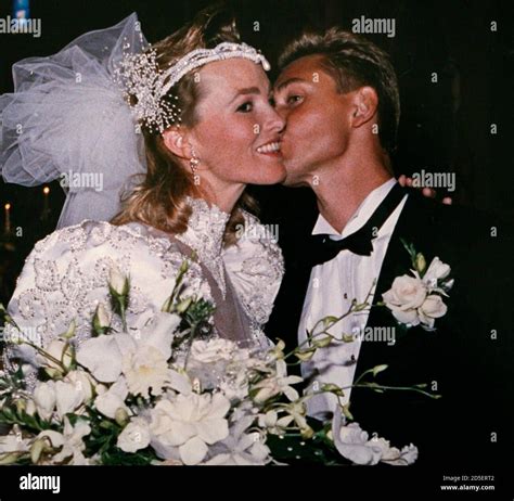 Wayne Gretzky Kisses His Wife Janet Jones In St Josephs Basillica In