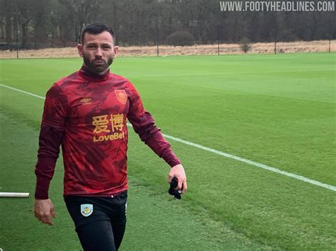 Sichere transaktionen, schnelle lieferung, kostenloser versand für bestellungen über €99. Mit Rattensilhouetten verziert - Umbro Burnley 2020 CNY ...