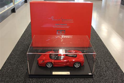 Ferrari red (71.085) vallejo model air. Tamiya (built) Ferrari Enzo 1:12 red + original Tamiya showcase + original box 2 | Speelgoed