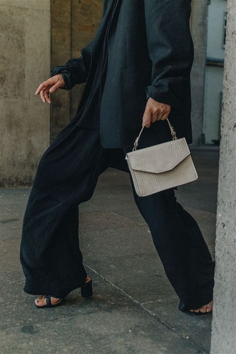 I always loved them and i think every woman looks great and feminine in it. Modern Dandy Business Look | i Heart Alice / iHeartAlice.com