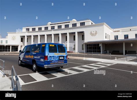 Ronald Reagan National Airport Old Terminal Stock Photo Alamy