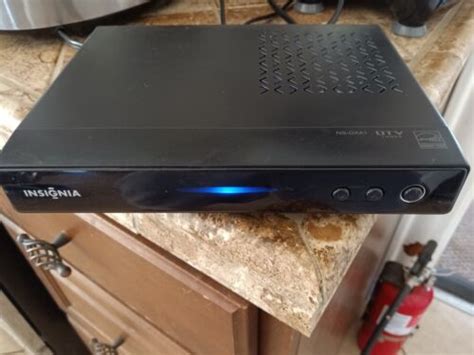 Insignia NS DXA1 APT Digital To Analog Converter Box DTV Tuner W