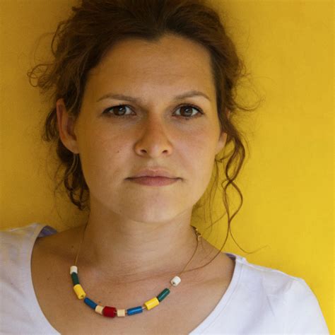 A pedestrian was seriously injured as a result of the crash. Regina Dziallas in der Personensuche von Das Telefonbuch