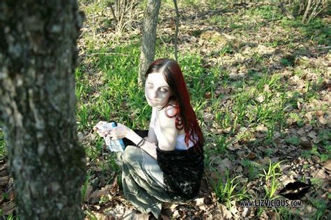 Liz Vicious Gets Naked Outside Coed Cherry