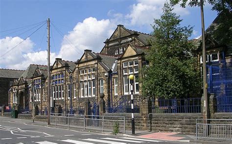 Morley Victoria Primary School Asquith © Betty Longbottom Cc By Sa