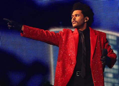 The Weeknd Gets Lost During Super Bowl Halftime