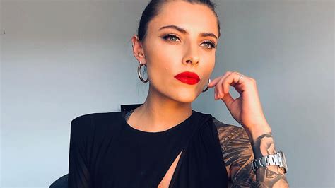 Sie hat sich unter die nadel gelegt und ihren arm mit einem weiteren großen tattoo verzieren. Tattoo-Sammlung: Bereut Sophia Thomalla ihre Tinten-Bilder? | Promiflash.de