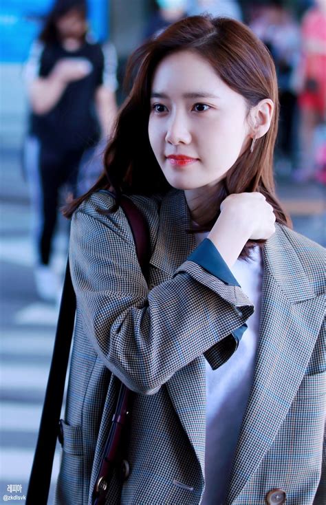 Yoona 180929 Incheon Airport Manuth Chek S Soshi Site Chicos Asiáticos Chicas