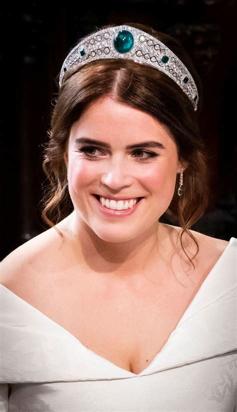Eugenie von york — eugenie 2007 bei trooping the colour eugenie victoria helena mountbatten windsor princesse eugénie d'york — andrew d york andrew d york, le 12 avril 2007 … Le mariage de la princesse Eugénie d'York en photos
