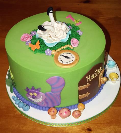 suzy s sweet shoppe alice in wonderland cake and cupcakes
