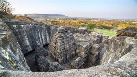 Kailasa Ngôi đền cổ được chạm khắc từ một khối đá khổng lồ