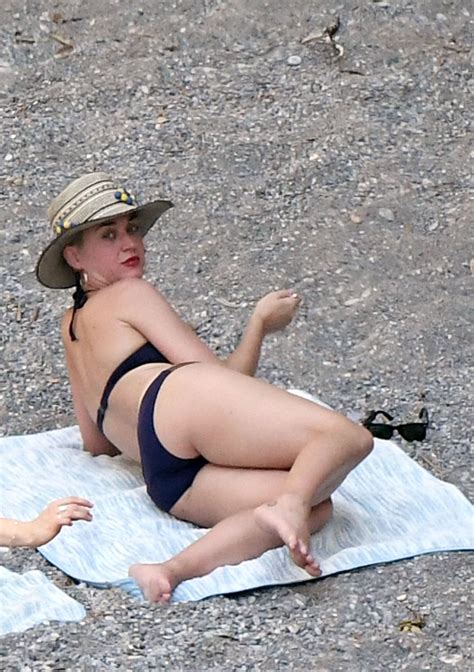 Katy Perry Full Bikini Hot Sex Picture