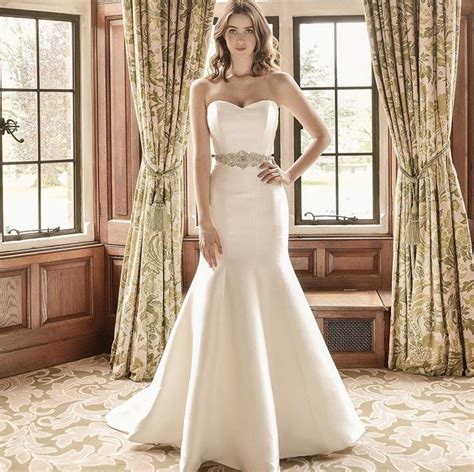 Fitted Classic Bridal Gown Timeless Wedding Dress Wedding Dresses