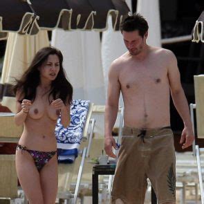 Keanu Reeves Girlfriend China Chow Showed Nude Tits At The Beach Team