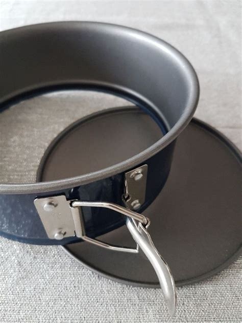 Versuchen sie, die kleineren raum effizienter zu nutzen, dadurch sie alle die zutaten platzierung in einem rutsch aus, mit deinem bereich in ihrer küche zu spülen, schneiden und schälen, was sie bestizen zu können. Kaiser Springform Mini 18 cm | Kaufen auf Ricardo
