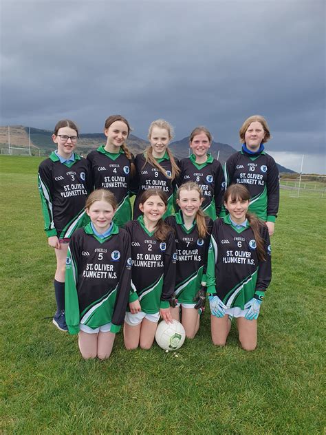 Girls Gaelic Football Team St Oliver Plunkett Ns