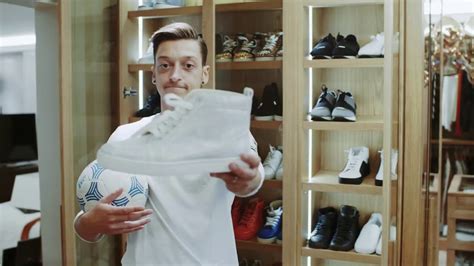 Hier sehen sie das komplette video. Welcome to home Mesut Özil - YouTube