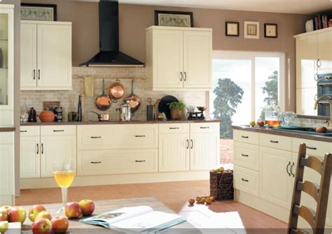 Colonial Traditional Kitchens from J&J Ormerod
