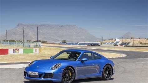 Porsche 911 Carrera 4 Gts Coupé Sapphire Blue Metallic Les Nouveaux