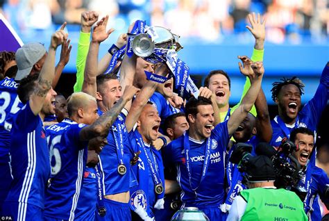 Chelsea Kick Off Premier League Title Celebrations Daily Mail Online