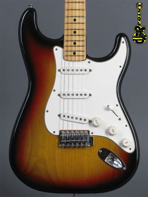 1975 Fender Stratocaster 3 Tone Sunburst Guitarpoint