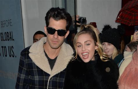 Mark Ronson And Miley Cyrus Perform Nothing Breaks Like A Heart On The