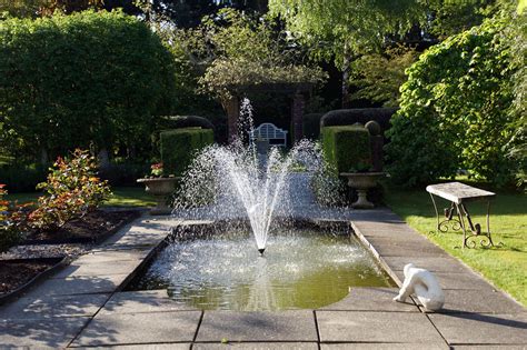 (don't worry, we'll still be online with silly. Gardens to visit - Castlemaine