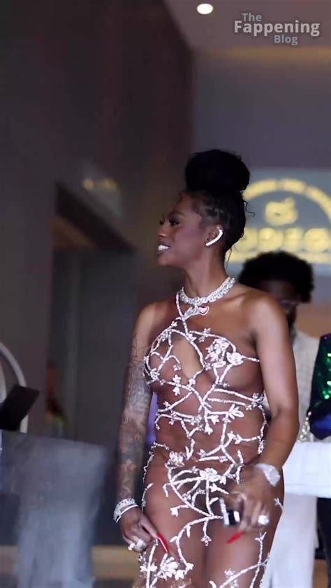 Top Jess Hilarious Flashes Her Nude Boobs At The 2023 BET Awards 5