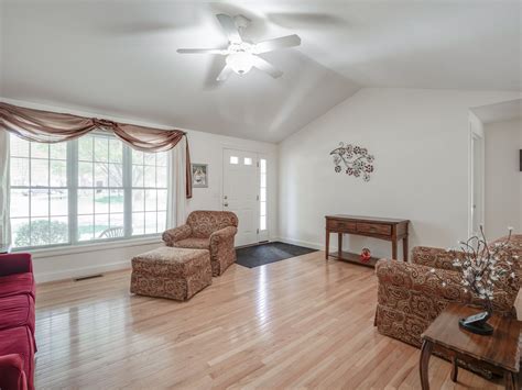2 Dixon Dr, Litchfield, NH 03052 | TV Photography