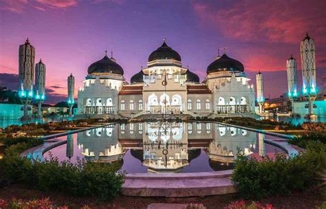 Masjid Raya Baiturrahman Aceh Saksi Sejarah Dengan Arsitektur Menawan