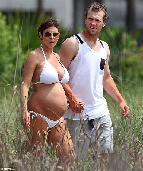 Jamie Lynn Sigler Gets A Back Rub And Kiss From Fianc As She Bares Her Baby Bump In White