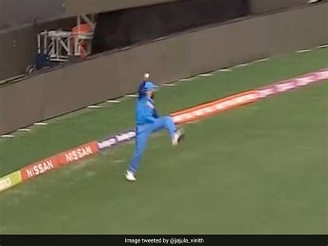 Video T20 World Cup Warm Up Virat Kohlis Stunning One Handed Catch Vs Australia Impresses Fans